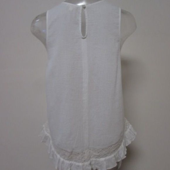 SLEEVELESS WOVEN TOP W/BOTTOM RUFFLE DETAIL OW - Picture 2 of 2